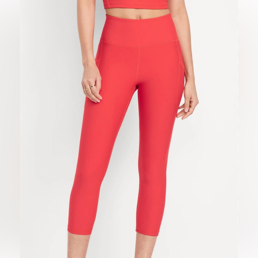 Old Navy Women's High-Waisted cropped Leggings in Cherry Tomato